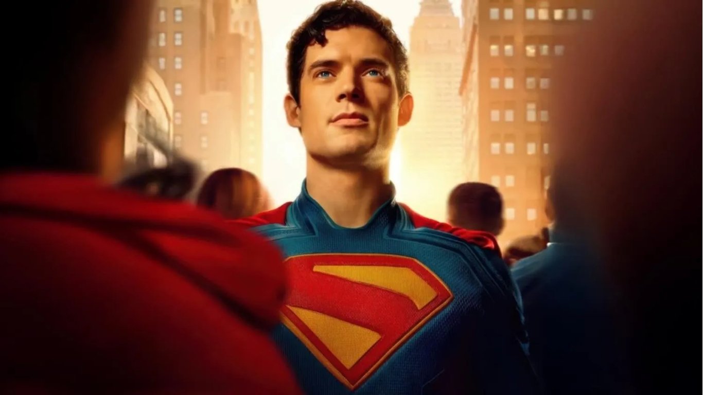 James Gunn comenta batalha entre Superman e Quarteto Fantástico nos cinemas