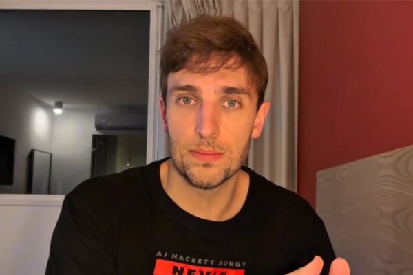 Léo Lins é condenado a oito anos de prisão por piadas discriminatórias léo lins condenado