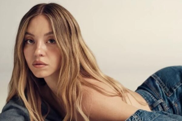 007 | Jeff Bezos está forçando a presença de Sydney Sweeney em novo filme 007
