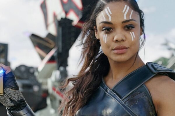 Tessa Thompson quer Valquíria distante da comédia no MCU valquiria tessa thompson